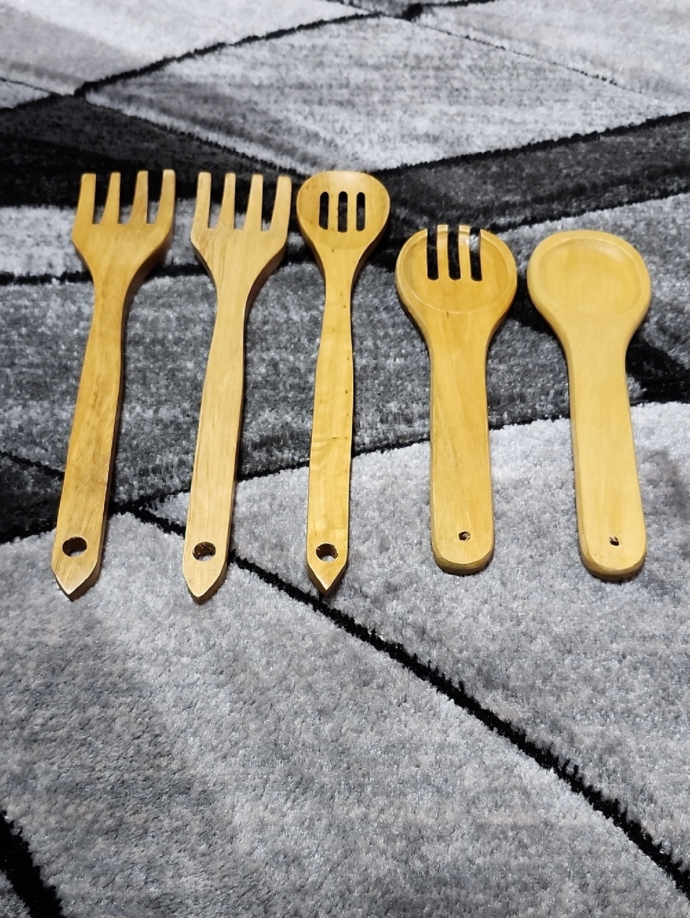 ASSORTED KITCHEN WOODEN SEVING/COOKING UTENSILS SET-OF-5